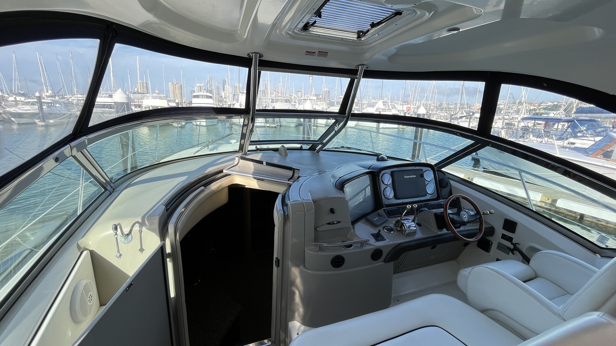 Sea Ray 40 Sundancer (2007) | 19