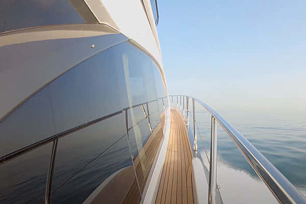 Azimut 53 Walkway