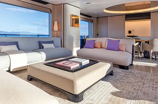 Azimut Grande 32 Lounge 1