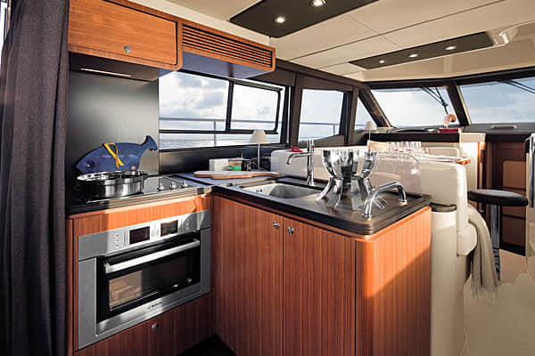 Azimut Magellano 43 Galley