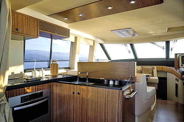 Azimut Magellano 53 Galley