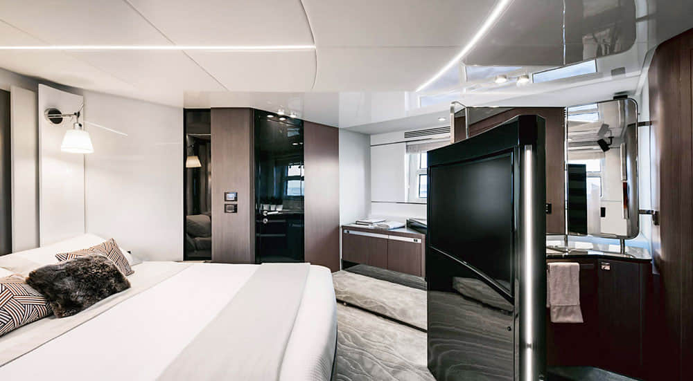 Azimut S7 Owners Suite